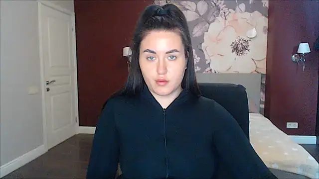 Snapshot of Roxie_Bradley chatting on January 17, 2025, 9:39 am Roxie Bradley online show from January 17, 2025, 9:39 am