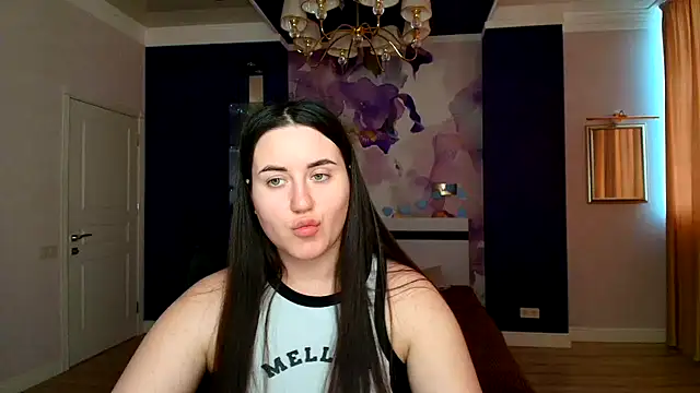 Snapshot of Roxie_Bradley chatting on February 3, 2025, 11:31 am Roxie Bradley online show from February 3, 2025, 11:31 am