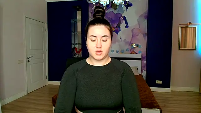 Snapshot of Roxie_Bradley chatting on February 19, 2025, 7:06 am Roxie Bradley online show from February 19, 2025, 7:06 am