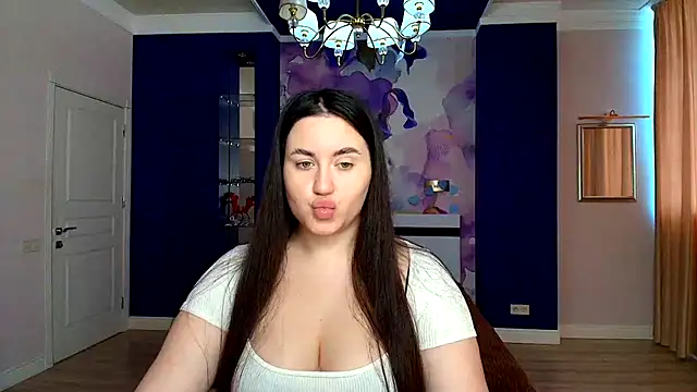 Snapshot of Roxie_Bradley chatting on March 4, 2025, 6:47 am Roxie Bradley online show from March 4, 2025, 6:47 am