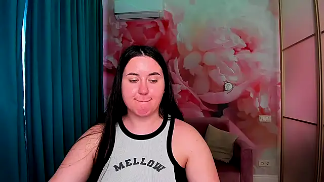 Snapshot of Roxie_Bradley chatting on March 10, 2025, 10:04 am Roxie Bradley online show from March 10, 2025, 10:04 am