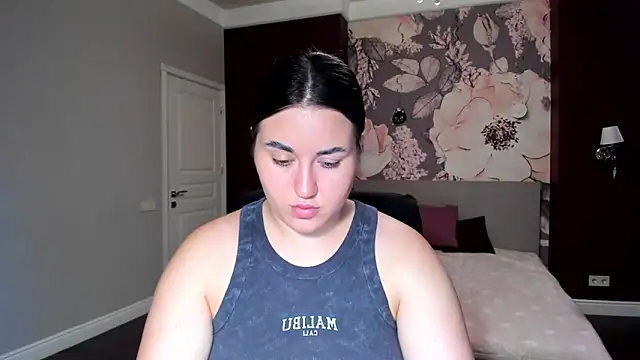 Snapshot of Roxie_Bradley chatting on September 10, 2025, 5:51 am Roxie Bradley online show from September 10, 2025, 5:51 am