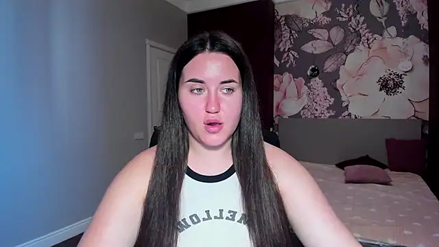 Snapshot of Roxie_Bradley chatting on September 17, 2025, 6:15 am Roxie Bradley online show from September 17, 2025, 6:15 am