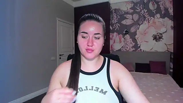 Snapshot of Roxie_Bradley chatting on September 19, 2025, 5:53 am Roxie Bradley online show from September 19, 2025, 5:53 am