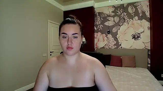 Snapshot of Roxie_Bradley chatting on September 30, 2025, 6:18 am Roxie Bradley online show from September 30, 2025, 6:18 am