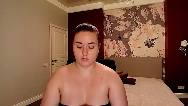 Snapshot of Roxie_Bradley chatting on October 3, 2025, 5:48 am Roxie Bradley online show from October 3, 2025, 5:48 am