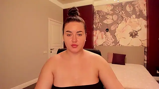 Snapshot of Roxie_Bradley chatting on October 8, 2025, 5:38 am Roxie Bradley online show from October 8, 2025, 5:38 am