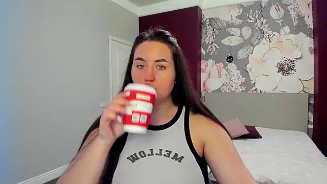 Snapshot of Roxie_Bradley chatting on October 20, 2025, 5:52 am Roxie Bradley online show from October 20, 2025, 5:52 am