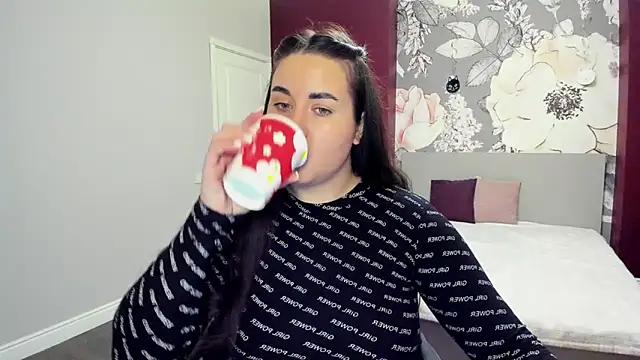 Snapshot of Roxie_Bradley chatting on October 22, 2025, 5:41 am Roxie Bradley online show from October 22, 2025, 5:41 am