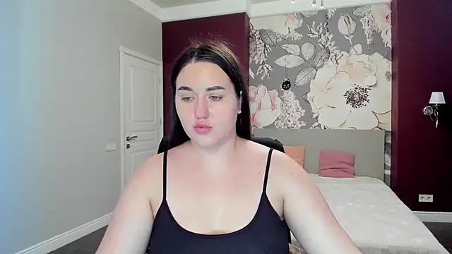 Snapshot of Roxie_Bradley chatting on October 30, 2025, 6:37 am Roxie Bradley online show from October 30, 2025, 6:37 am