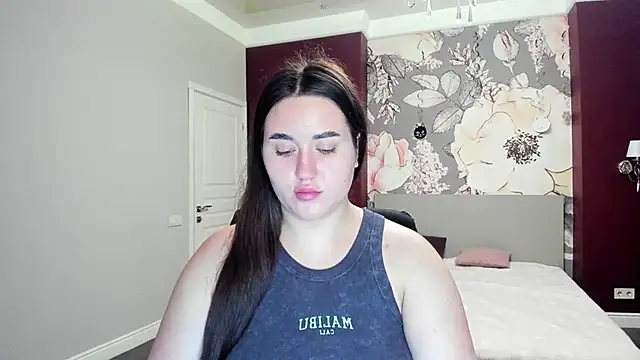 Snapshot of Roxie_Bradley chatting on November 3, 2025, 6:47 am Roxie Bradley online show from November 3, 2025, 6:47 am