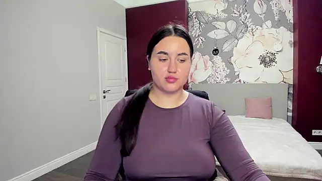 Snapshot of Roxie_Bradley chatting on November 11, 2025, 6:46 am Roxie Bradley online show from November 11, 2025, 6:46 am