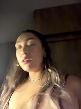 Snapshot of Im_sophiie chatting on December 19, 2025, 6:53 am Im sophiie online show from December 19, 2025, 6:53 am