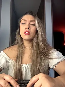 Snapshot of Im_sophiie chatting on March 1, 2026, 6:48 am Im sophiie online show from March 1, 2026, 6:48 am