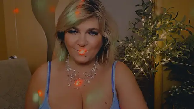 Snapshot of Malena_Mi chatting on November 30, 2025, 10:25 pm Malena Mi online show from November 30, 2025, 10:25 pm