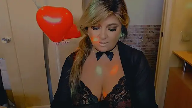 Snapshot of Malena_Mi chatting on February 15, 2026, 9:30 am Malena Mi online show from February 15, 2026, 9:30 am