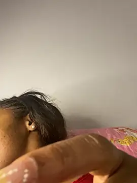  yisela  online show from October 18, 2025, 2:14 am