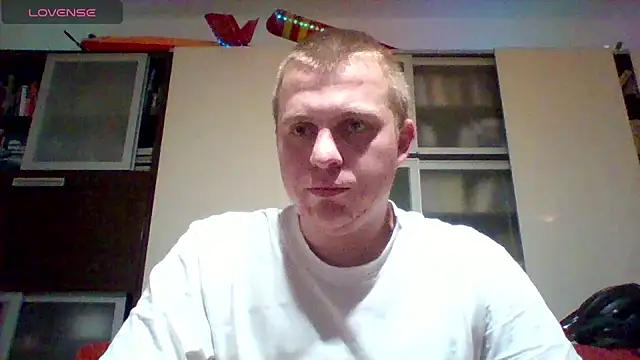 Matttthees online show from December 4, 2025, 8:39 pm