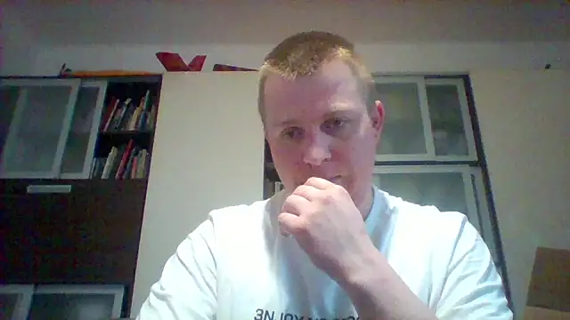 Snapshot of Matttthees chatting on February 5, 2026, 2:43 pm Matttthees online show from February 5, 2026, 2:43 pm