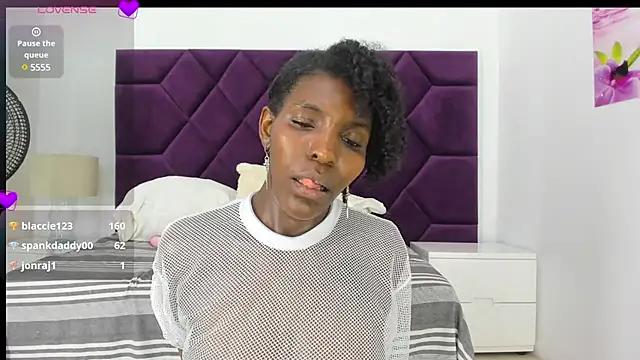 Snapshot of AlmaSean chatting on December 5, 2024, 9:17 pm AlmaSean online show from December 5, 2024, 9:17 pm