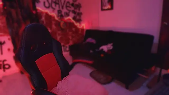 Snapshot of Laura_takint chatting on November 11, 2025, 9:04 pm Laura takint online show from November 11, 2025, 9:04 pm