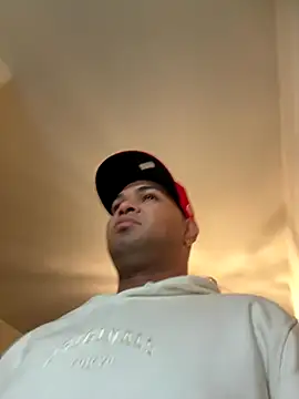 marhi32 online show from October 24, 2025, 9:33 pm