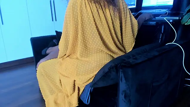 naughty bigass online show from April 9, 2026, 8:58 pm