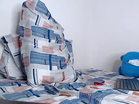 Snapshot of SimonRoberth chatting on October 16, 2025, 9:27 pm SimonRoberth online show from October 16, 2025, 9:27 pm