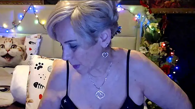 Snapshot of HappyWomanOn chatting on February 1, 2025, 10:34 pm HappyWomanOn online show from February 1, 2025, 10:34 pm