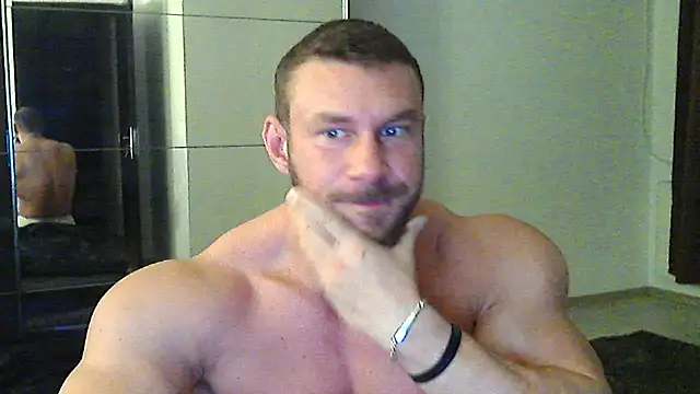 Snapshot of muscularkevin chatting on November 17, 2025, 4:18 am muscularkevin online show from November 17, 2025, 4:18 am