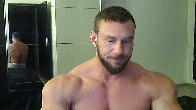 Snapshot of muscularkevin chatting on November 18, 2025, 4:39 am muscularkevin online show from November 18, 2025, 4:39 am
