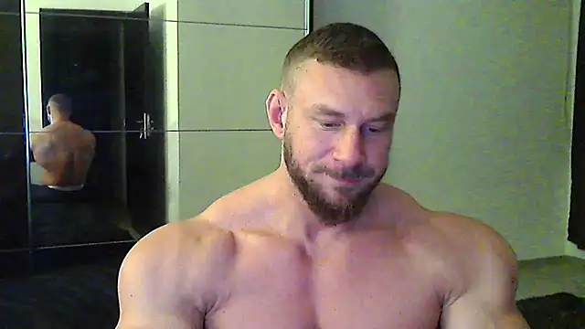 Snapshot of muscularkevin chatting on December 18, 2025, 4:29 am muscularkevin online show from December 18, 2025, 4:29 am