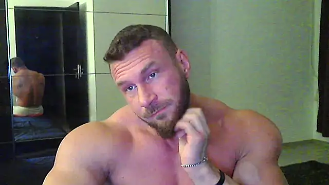 muscularkevin online show from December 20, 2025, 4:52 am