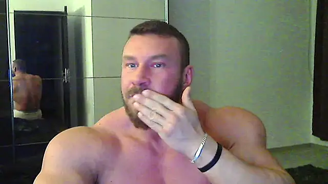 muscularkevin online show from February 3, 2026, 4:43 am