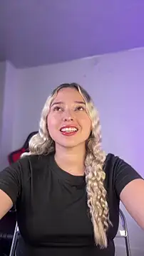 Snapshot of Irisweet_ chatting on January 6, 2026, 11:18 pm Irisweet online show from January 6, 2026, 11:18 pm