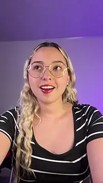 Snapshot of Irisweet_ chatting on January 11, 2026, 12:59 am Irisweet online show from January 11, 2026, 12:59 am