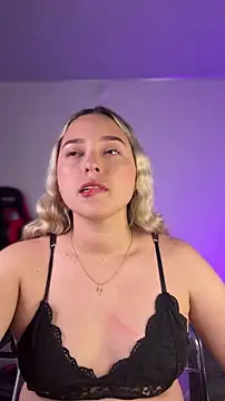 Snapshot of Irisweet_ chatting on January 17, 2026, 10:24 pm Irisweet online show from January 17, 2026, 10:24 pm