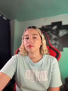 Snapshot of Irisweet_ chatting on January 31, 2026, 10:08 pm Irisweet online show from January 31, 2026, 10:08 pm