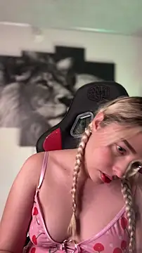 Snapshot of Irisweet_ chatting on February 6, 2026, 10:24 pm Irisweet online show from February 6, 2026, 10:24 pm