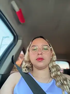 Snapshot of Irisweet_ chatting on March 1, 2026, 4:31 pm Irisweet online show from March 1, 2026, 4:31 pm