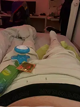 Snapshot of Luishorny19 chatting on February 15, 2025, 5:28 pm Luishorny19 online show from February 15, 2025, 5:28 pm