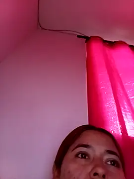 Snapshot of Squirtkat chatting on February 15, 2026, 10:28 pm Squirtkat online show from February 15, 2026, 10:28 pm