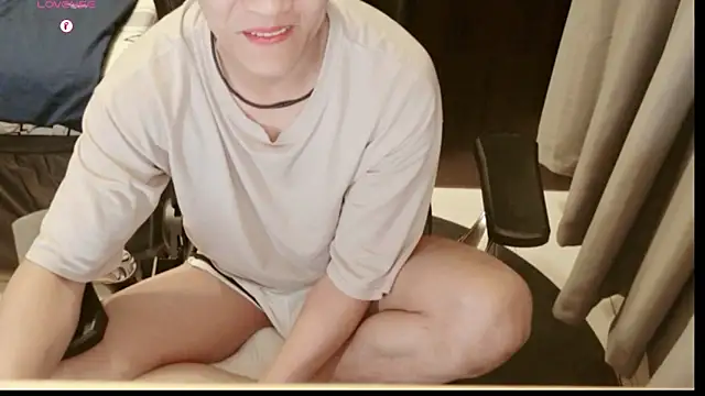 Snapshot of Canto-Dvng chatting on December 18, 2025, 1:17 pm Canto-Dvng online show from December 18, 2025, 1:17 pm