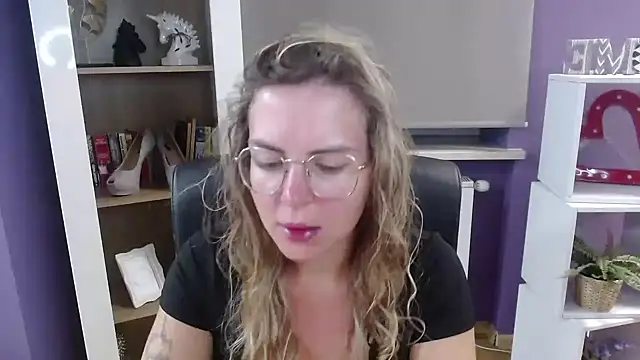 Zoey Erotic online show from September 22, 2025, 4:25 am