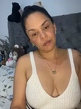 Snapshot of Kataliina chatting on November 21, 2025, 12:54 am Kataliina online show from November 21, 2025, 12:54 am