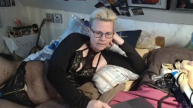 MaryG online show from February 28, 2025, 1:58 pm