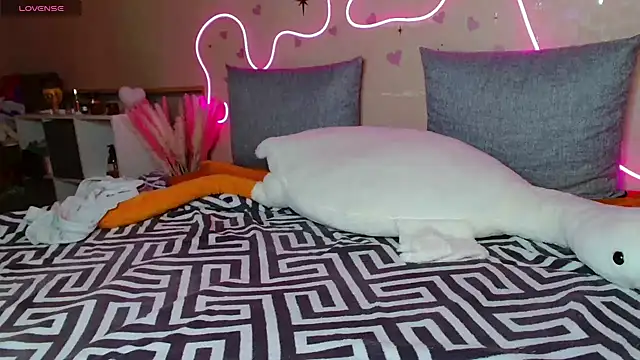 GoldenBaby online show from December 14, 2024, 1:49 pm