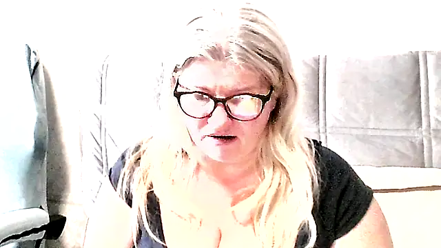 Diana 49 online show from April 22, 2026, 7:37 pm