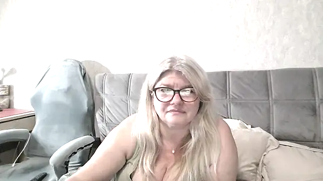 Diana 49 online show from May 5, 2026, 7:33 pm