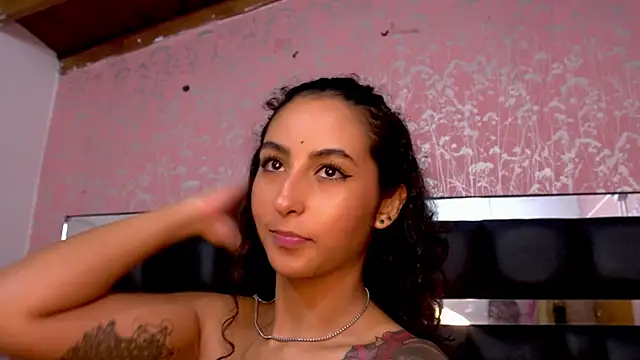 Snapshot of agatha_collins_ chatting on January 12, 2025, 1:21 am agatha collins online show from January 12, 2025, 1:21 am
